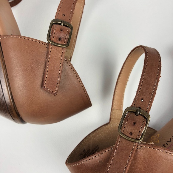 FINAL PRICE-  Comfortiva ‘Fayann’ Huarache Sandal Sz 10W - Picture 7 of 13